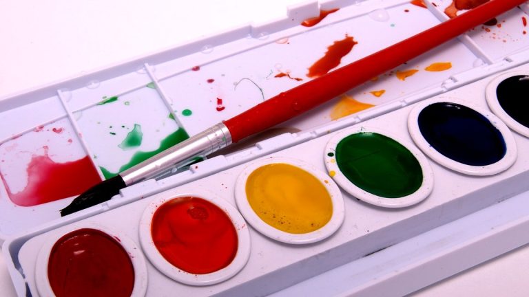 How to Choose a Watercolor Palette for Beginners