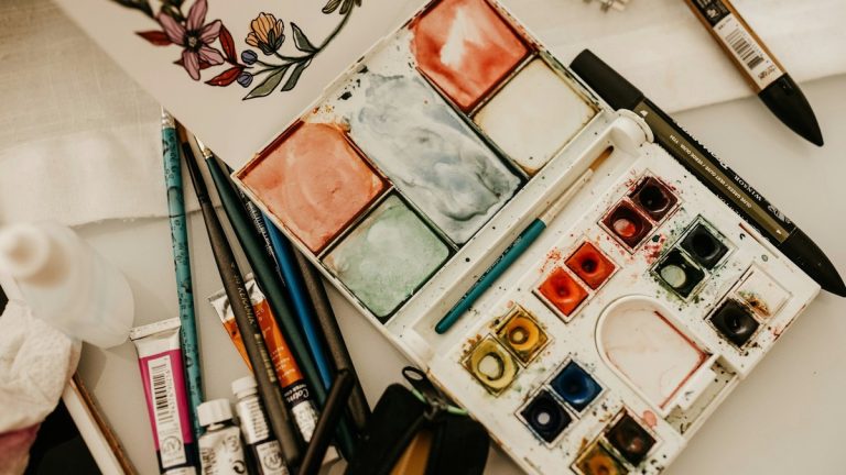 Plastic vs Metal vs Ceramic Watercolor Palettes