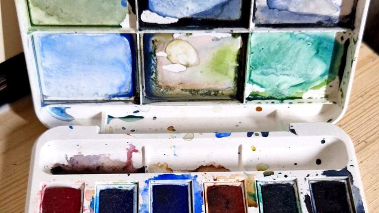 How to Clean a Stained Watercolor Palette