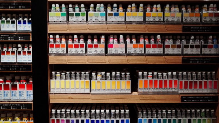 How to Transport Watercolor Supplies Without Making a Mess