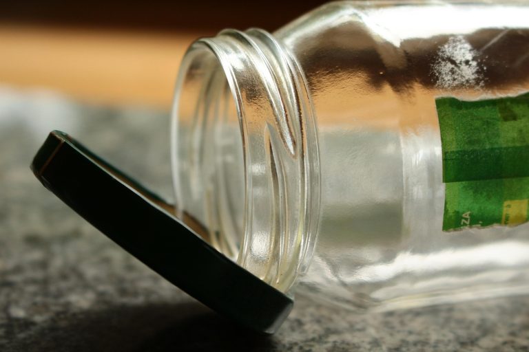 The Best Water Containers for a Watercolor Setup